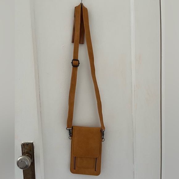 Mustard yellow Travel Bag - Picture 1 of 2